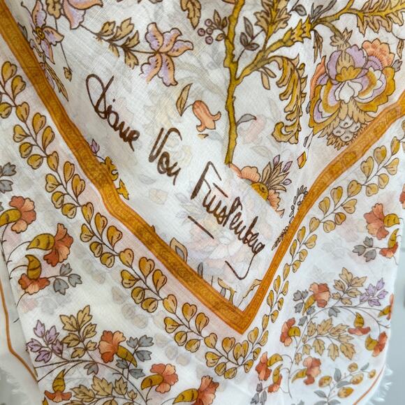 DIANE VON FURSTENBERG Large Square Scarf Vintage 48" Soft Earthy Floral Print - Picture 3 of 7